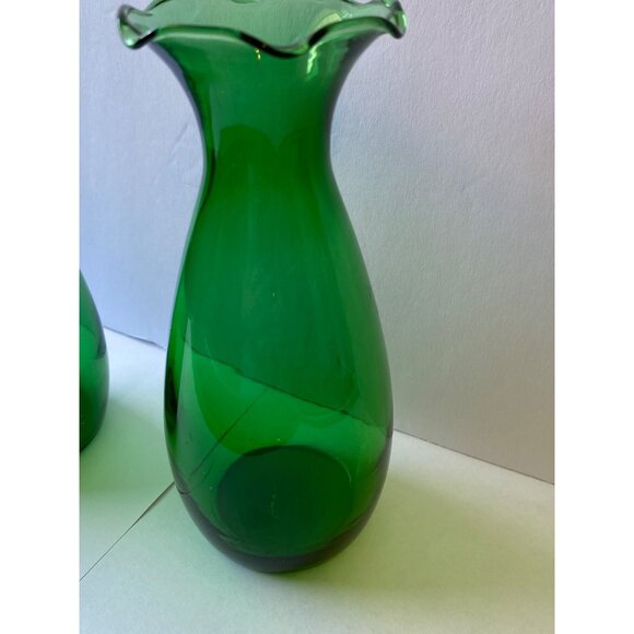 Set Of 2 Anchor Hocking Green Glass Vases With Wavy Rims - Picture 7 of 11